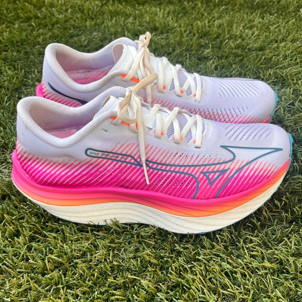 Mizuno Women's White Pink Gradient Athletic Running Shoes